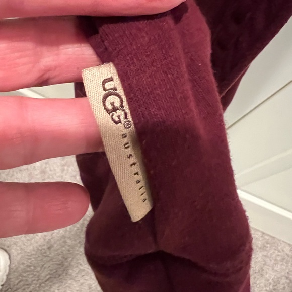 Ugg plush robe 97% cotton 3% spandex. - Picture 5 of 7